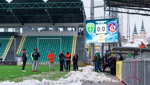 Dva zápasy sa dnes neodohrali pre nespôsobilý terén