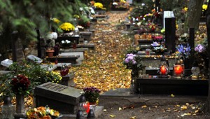 Vodič (39) dostal šmyk, skončil na cintoríne medzi hrobmi