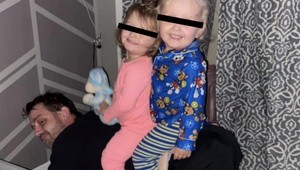 Štvorročné dvojičky sa zadusili v truhlici na hračky