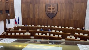 Poslanci prelomili veto Čaputovej, mimoriadnu schôdzu o dátume predčasných volieb neotvorili