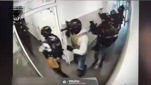VIDEO: Dramatická policajná razia ukončila rozbehnutý drogový biznis