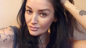 Po rokoch si prestala farbiť vlasy a urobila dobre: WAU, so šedinami vyzerá super!