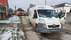 Kuriér pri cúvaní zrazil chodkyňu. Zraneniam na mieste podľahla