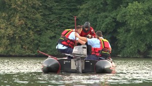Povzbudený alkoholom sa 39-ročný Štefan rozhodol zaplávať si. Z jazera sa už nevrátil