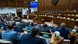 Poslanci pritvrdili: Za priestupok obecné práce a vyššie pokuty za extrémizmus