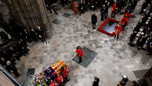 NAŽIVO Z LONDÝNA: Štátny pohreb Alžbety II. sa skončil dvoma minútami ticha