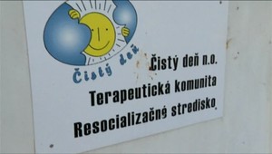 Rodičia klientov Čistého dňa nesúhlasia s odobratím akreditácie