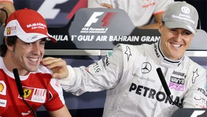 Alonso verí, že Michael Schumacher ešte zamieša na okruhoch karty