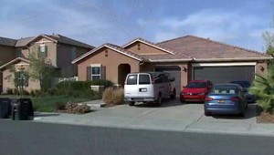 Rodičia týrali svojich 13 detí, držali ich v reťaziach