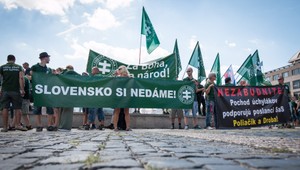GALÉRIA: Bratislava plná pochodov. V uliciach sa stretli Dúhový PRIDE, kotlebovci a iniciatíva Hrdí na rodinu