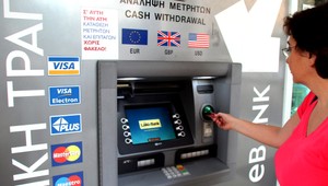 Panika na Cypre! Ľudia prídu o časť úspor...