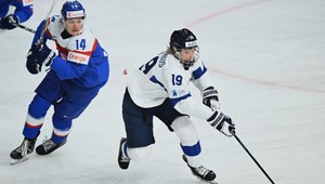 Výnimočná generácia Fínov nevyradila. Sen slovenských hokejistov o medaile skončil gólom v predĺžení