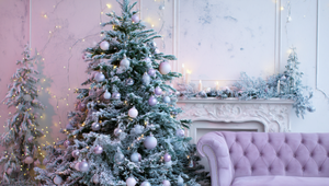 Top farba Vianoc 2025: Jemný odtieň, ktorý mení sviatočnú výzdobu na modernú rozprávku