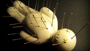 Znásilňoval ju vyznávač voodoo