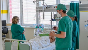 Parlament by mal v utorok rokovať aj o návrhu k platom zdravotníkov