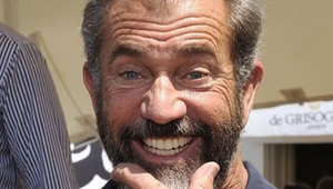 Pamätáte si na Mela Gibsona v mladosti? Pripomeňte si hollywoodskeho fešáka touto snímkou!