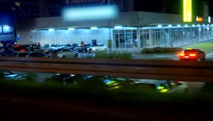 Prvé ilegálne stretnutie bolo zrejme aj posledným. Stovky áut museli odísť