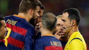 Piquého môže hrubá slovná inzultácia pripraviť o 12 zápasov