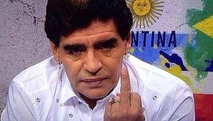 Maradona opäť v akcii. Prezidentovi asociácie ukázal prostredník
