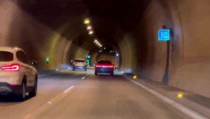 Ďalšie zdržanie na D2. Tunel Sitina v smere na Malacky priebežne uzatvárajú