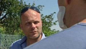 Policajti chránili bitkárov, Lipšic im to spočíta