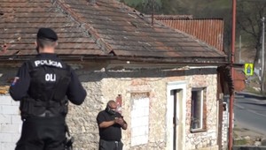 Desiatky ľudí z rómskych osád idú do štátnej karantény v Humennom