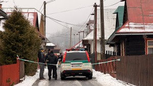 Tragický nález: Telo muža ležalo v krvi, mala byť pri ňom sekera. Jeho brat bol údajne agresívny