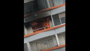 Na bratislavskom sídlisku vypukol požiar. Z okna bytu šľahali plamene