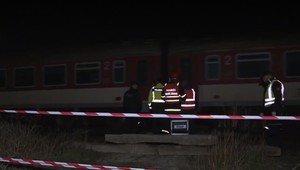 Rušňovodič zbadal ležať v koľajisku muža. Zrážke zabrániť nedokázal
