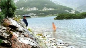 Nahá žena sa kúpala v tatranskom plese