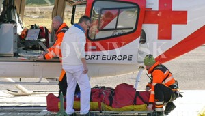 Lavína strhla dvoch ľudí, jeden z nich neprežil