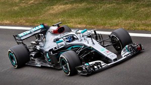 Mercedes mení plány. Predstavil nové lakovanie na podporu boja proti rasizmu