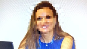 Policajtka okrádala vlastných. Nakúpila diamanty, apartmán či auto rodičom