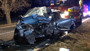 Tragická večerná nehoda. Pri čelnej zrážke vyhasli životy oboch vodičov