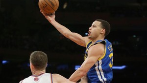 NBA: Golden State vo finále opäť víťazne, hviezdny Curry s ďalším rekordom