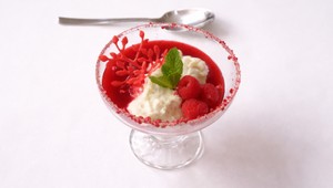 Krupicová kaša s konjak ryžou a malinami