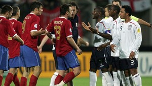 Duel juniorov Srbska a Anglicka poznačili rasistické výtržnosti