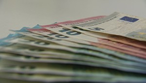 NEHRALI: Slovenský priemysel spomalil: Ekonomiku zachraňuje najmä spotreba domácností