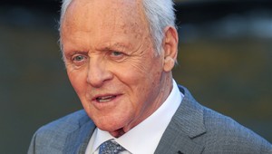 Anthony Hopkins v izolácii maľuje