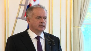 Andrej Kiska obmedzí lietanie a bude sa viac prepravovať autom