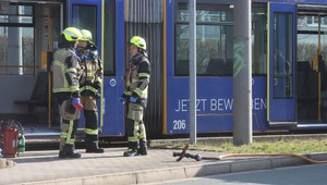 Útočník polial ženu v električke horľavinou a zapálil ju
