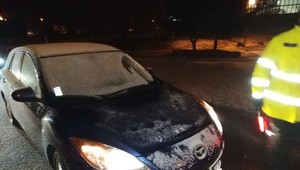 Do ulíc sa vybral v zasneženom aute. Jeho výhovorke neuveríte