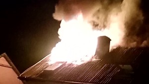 Nešťastie len deň pred Vianocami: Osemčlennej rodine zhorel celý byt