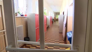 Školáčke spolužiak v škole priložil nôž na krk. Polícia prípad nerieši