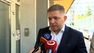 Redaktorka TV JOJ Robertovi Ficovi: Nechcete ísť bývať do Hainburgu?