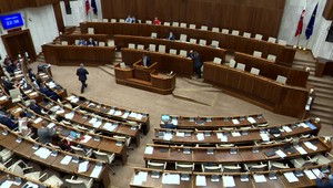 Okrem Kotlebu sú pozitívni ďalší štyria poslanci, traja z ĽSNS jeden z OĽaNO