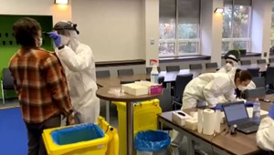 Na pracoviskách sa už uplatňuje režim OTP: Väčšie firmy mali problémy s kontrolami