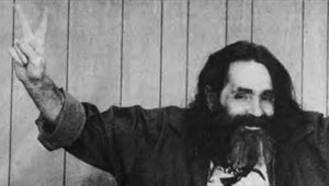 Masový vrah Charles Manson je opäť v nemocnici. Jeho stav je vážny
