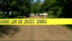 Ľudská hlava pred dverami