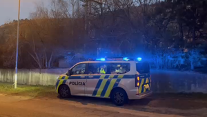 Vážna nehoda pri zastávke MHD: Auto malo zraziť maloletého chlapca